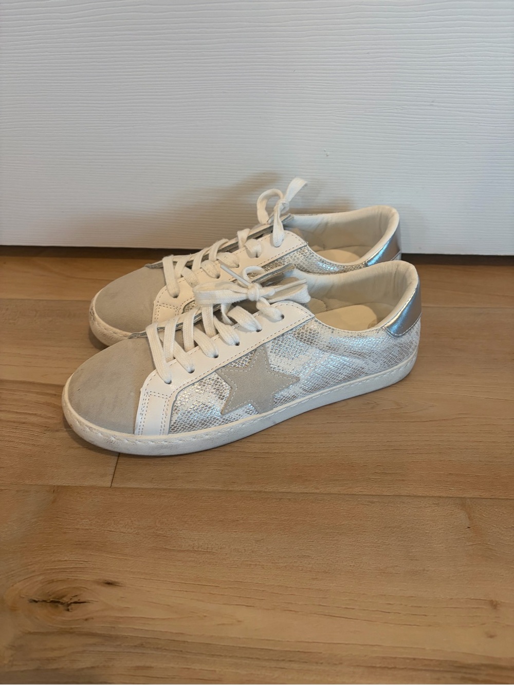 Women’s White and Silver Star Lace-Up Sneakers